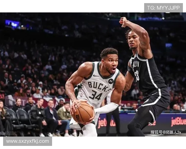 克拉克斯顿半场表现惊艳7中5贡献11分8板5助正负值高达22